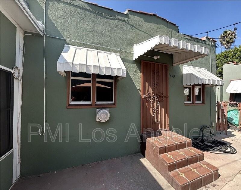 725 E 81st St, Los Angeles, CA 90001 1 Bedroom House for 1,600/month