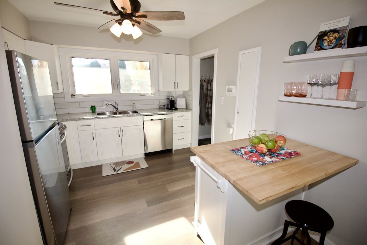 9909 77 St Nw Uppr - Photo 3 of 35