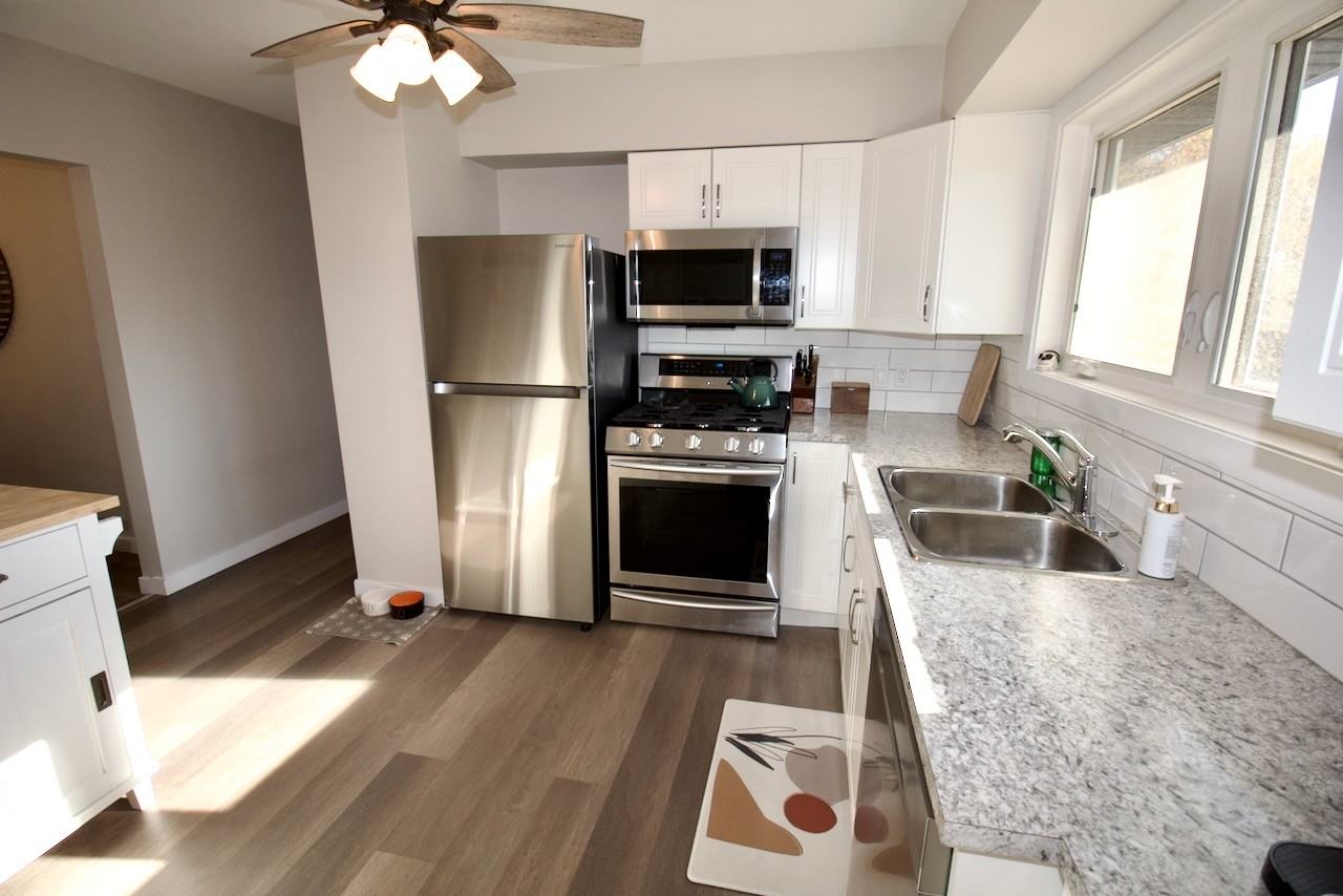 9909 77 St Nw Uppr - Photo 2 of 35