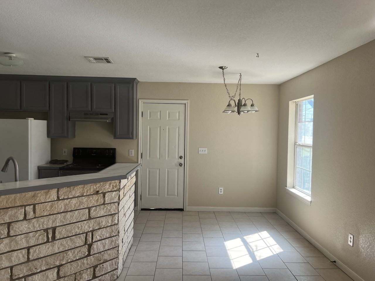 105 Cedar St - Photo 2 of 9