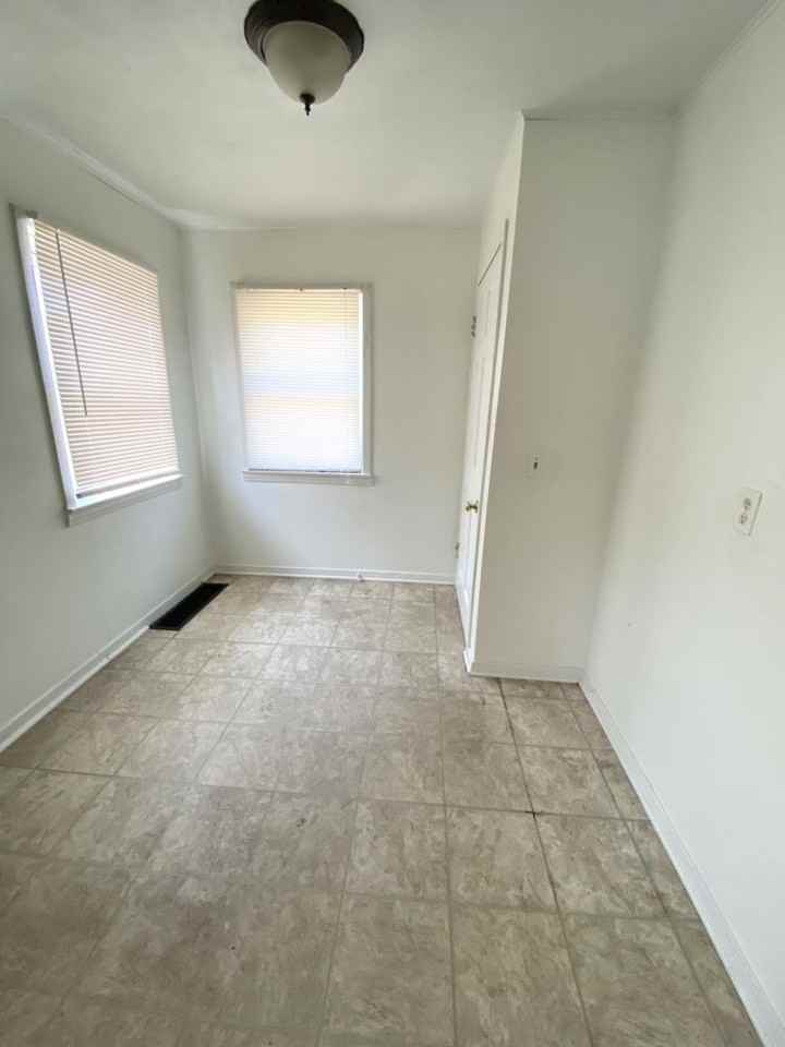 1121 Hapeman Street - Photo 4 of 9