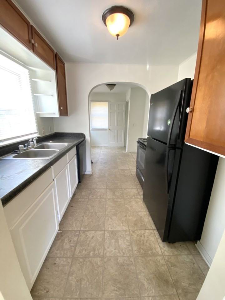 1121 Hapeman Street - Photo 3 of 9