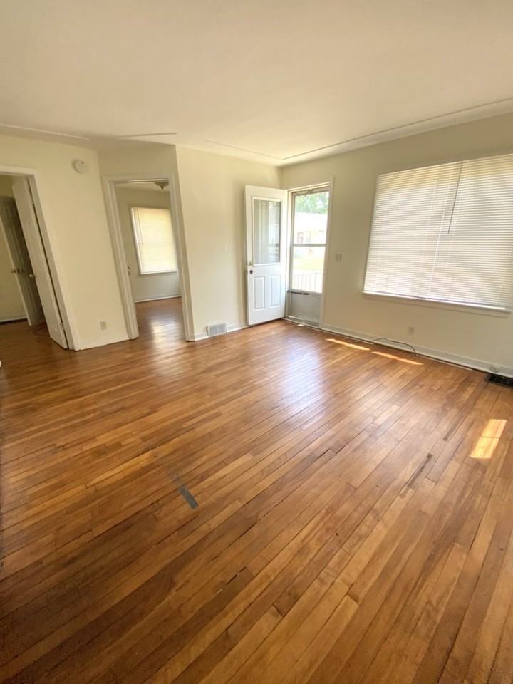 1121 Hapeman Street - Photo 5 of 9