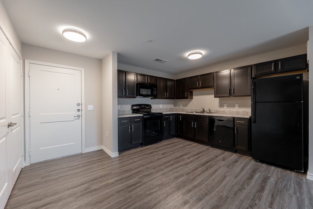 Commons at Manor - Photo 4 of 37