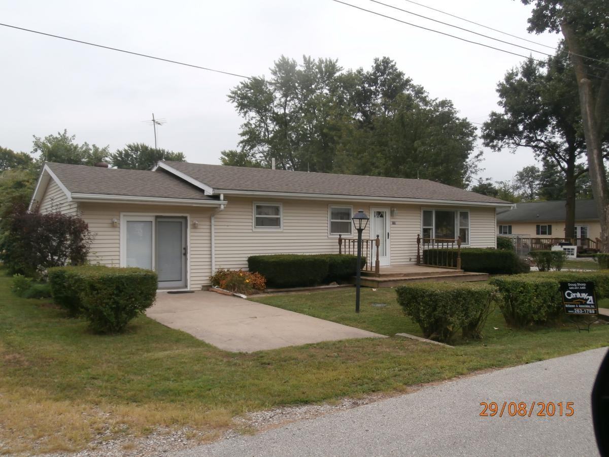 106 E Davis St, Moberly, MO 65270 3 Bedroom House for Rent for 600