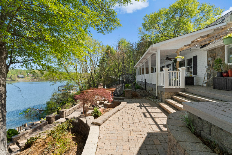 2296 Clyde Rd - Photo 3 of 20