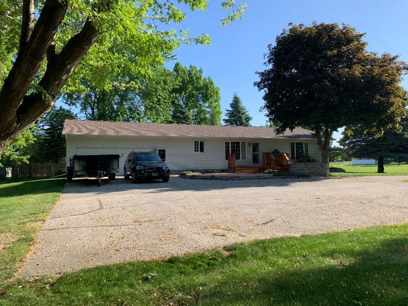 1404 Valley Dr - Photo 2 of 3