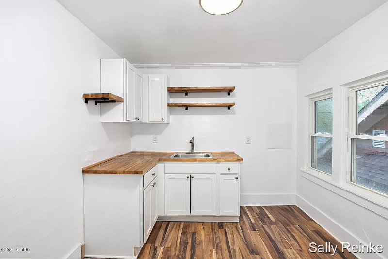 1412 Sherman St Se #2 - Photo 3 of 7