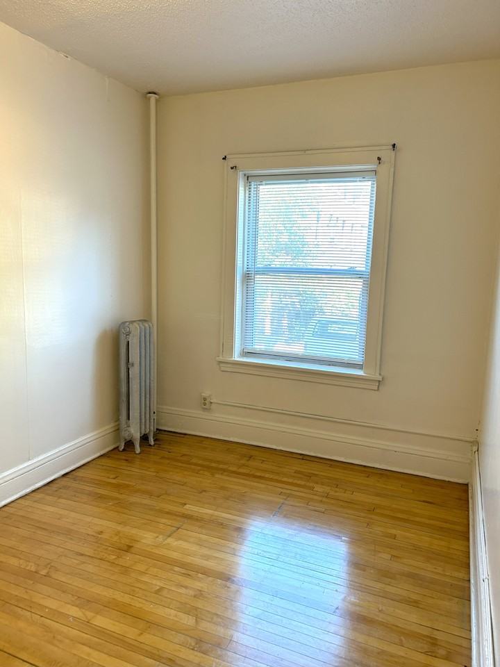 1900 1st Ave S #14 - Photo 2 of 10