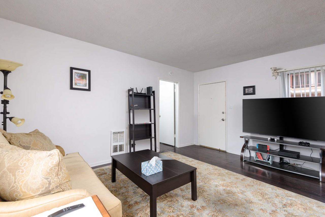 Chateau Apartments 13013 Inglewood Ave, Del Aire, CA 90250 Zumper