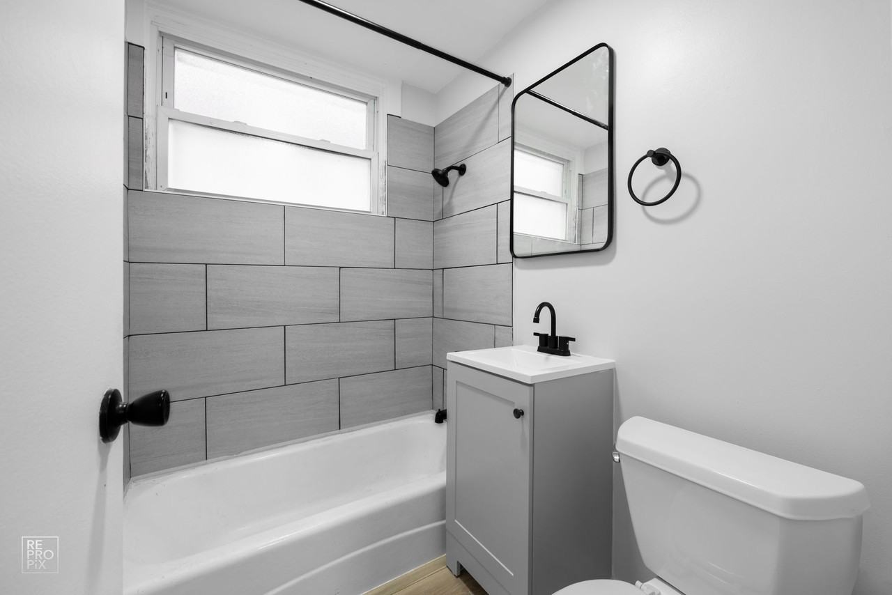 6832 S Crandon - Photo 3 of 18