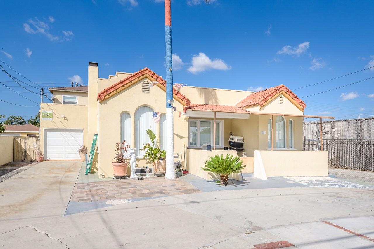 Lennox Villas - Photo 2 of 5