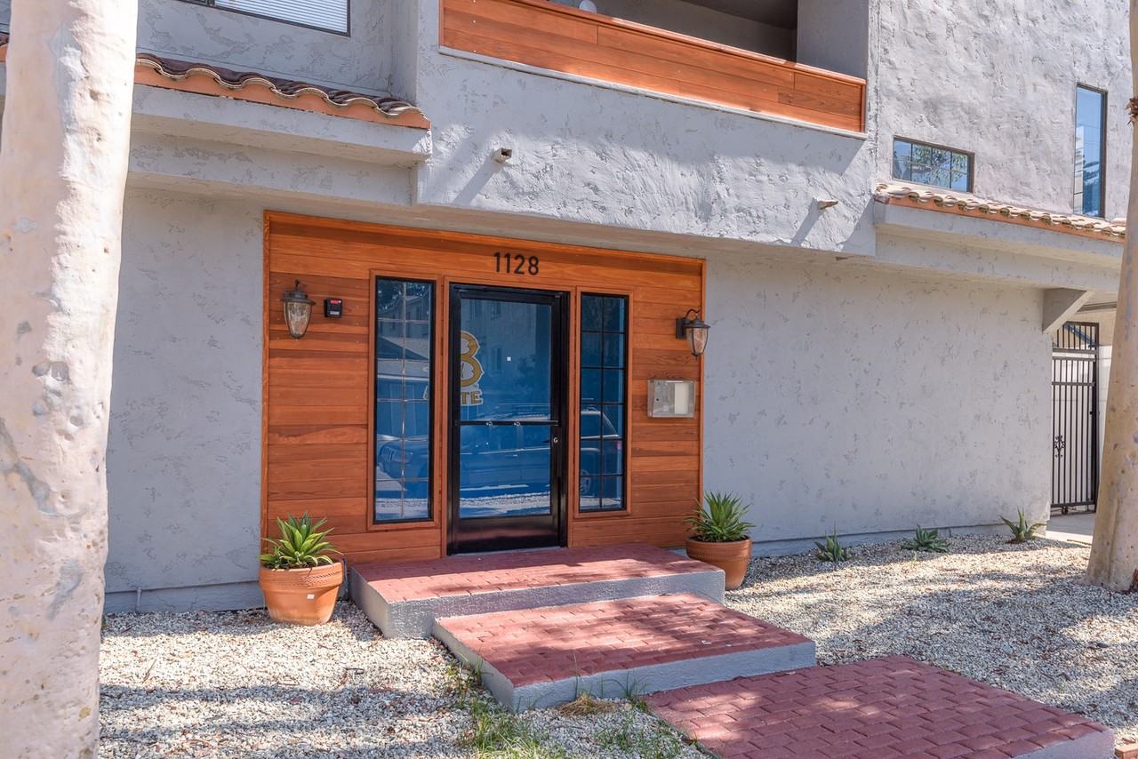 1128 Temple Ave. Student Apartments - Photo 3 of 14