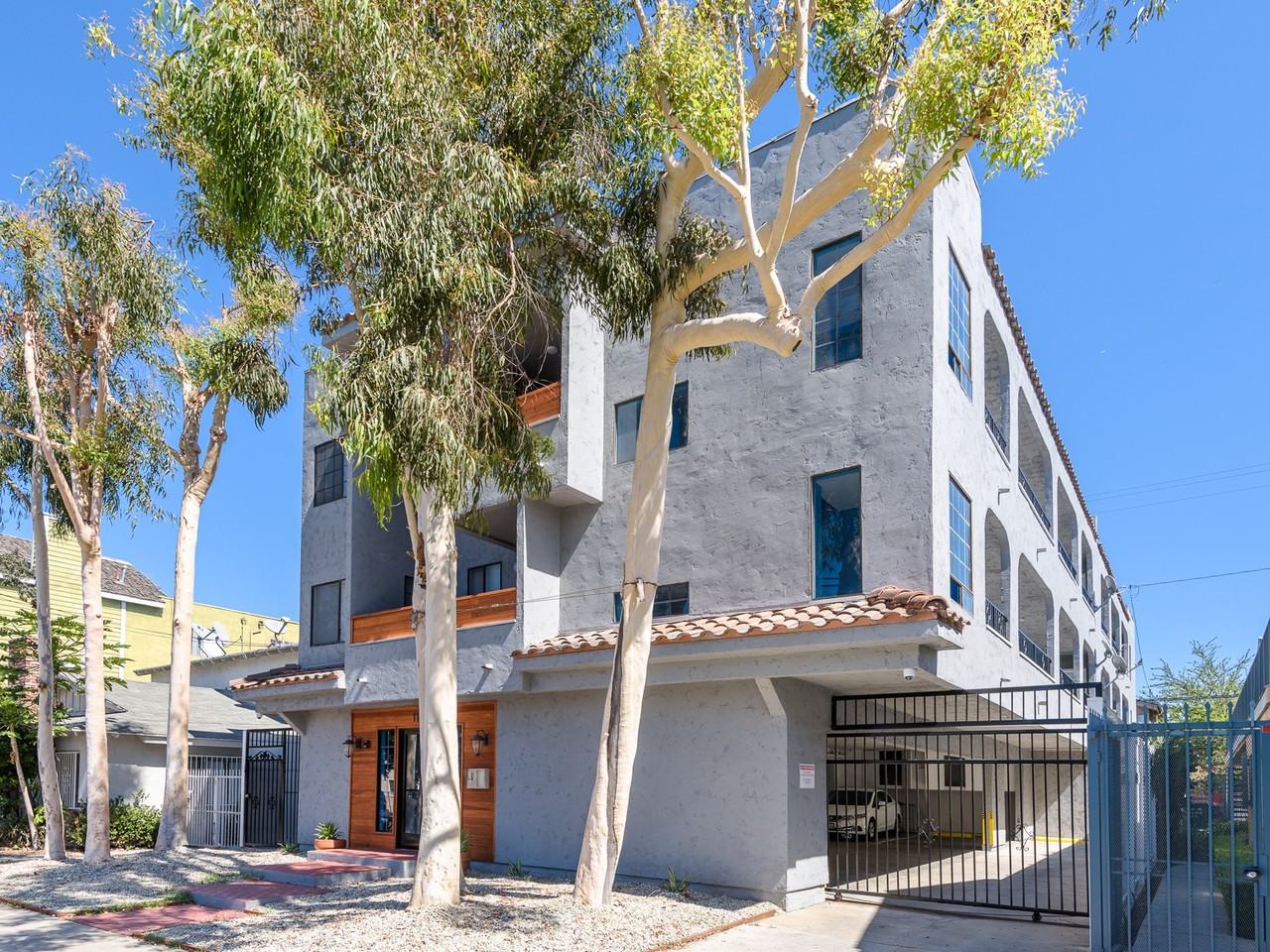 1128 Temple Ave. Student Apartments - Photo 2 of 14