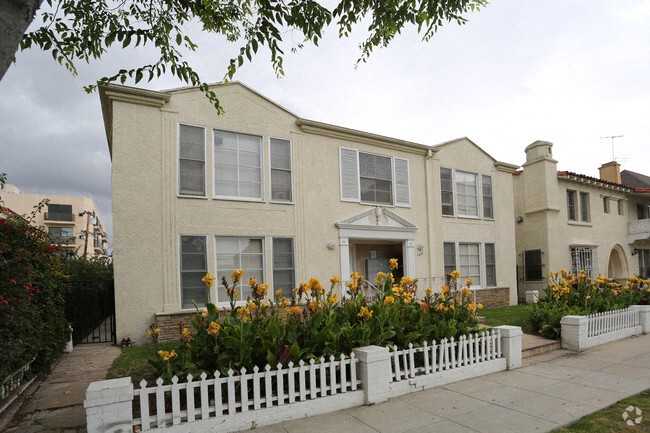 128 Reeves Drive - Photo 2 of 8