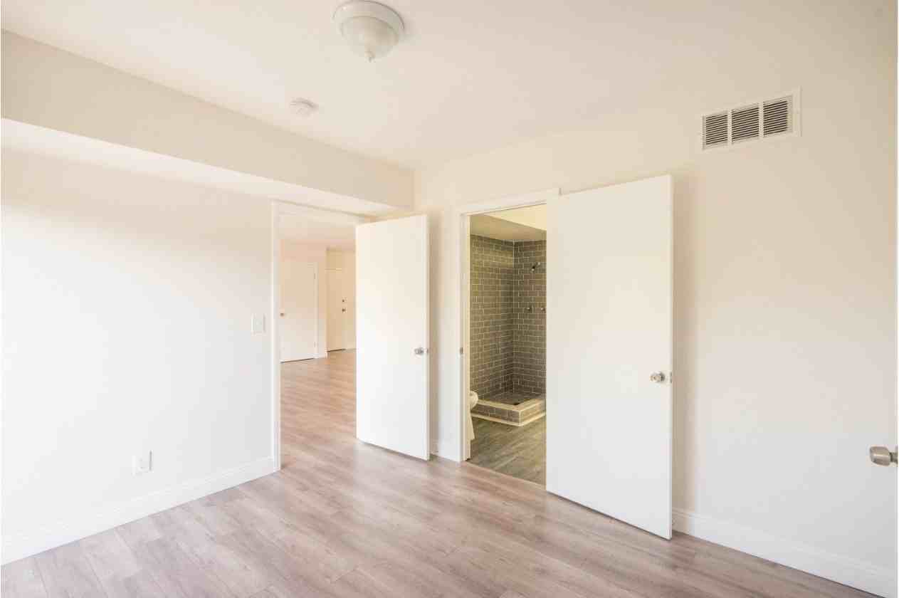 2041 N. Commonwealth Ave. - Photo 2 of 17