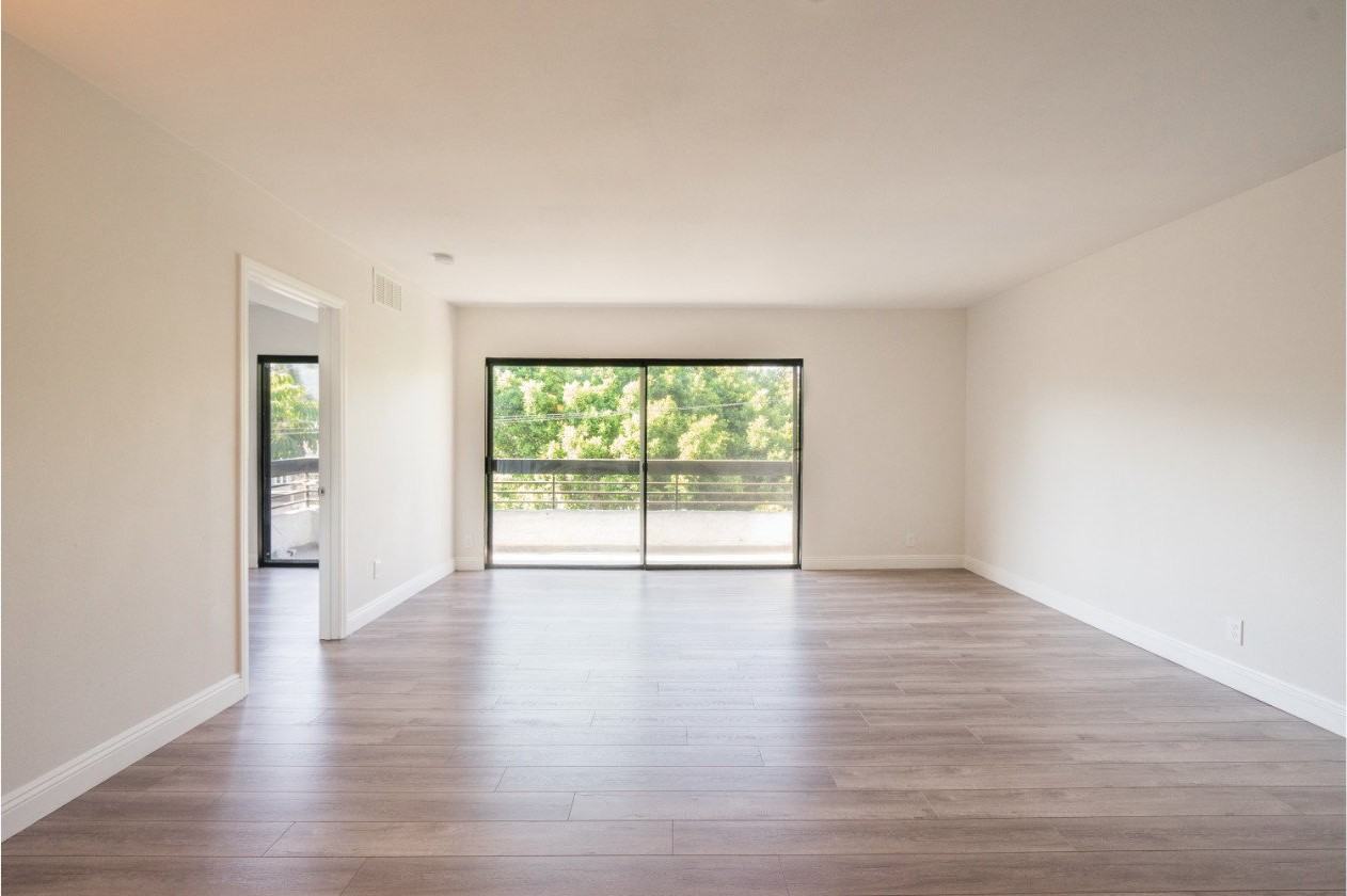 2041 N. Commonwealth Ave. - Photo 3 of 17