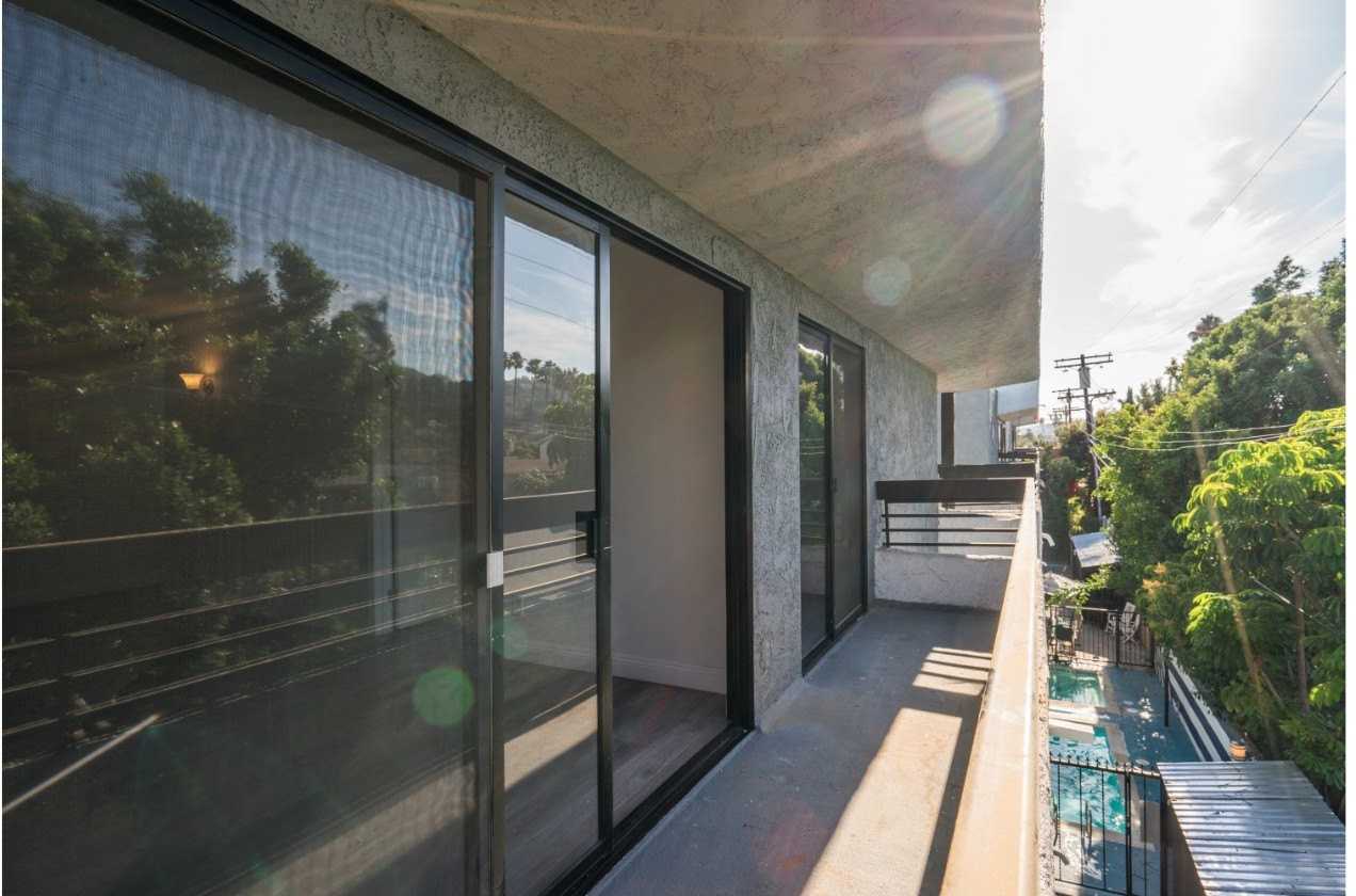 2041 N. Commonwealth Ave. - Photo 4 of 17