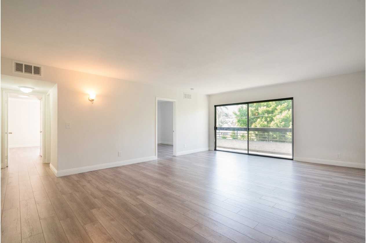 2041 N. Commonwealth Ave. - Photo 7 of 17