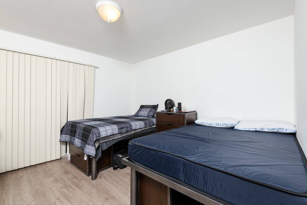 539 Coronado Student Apartments - Photo 5 of 6