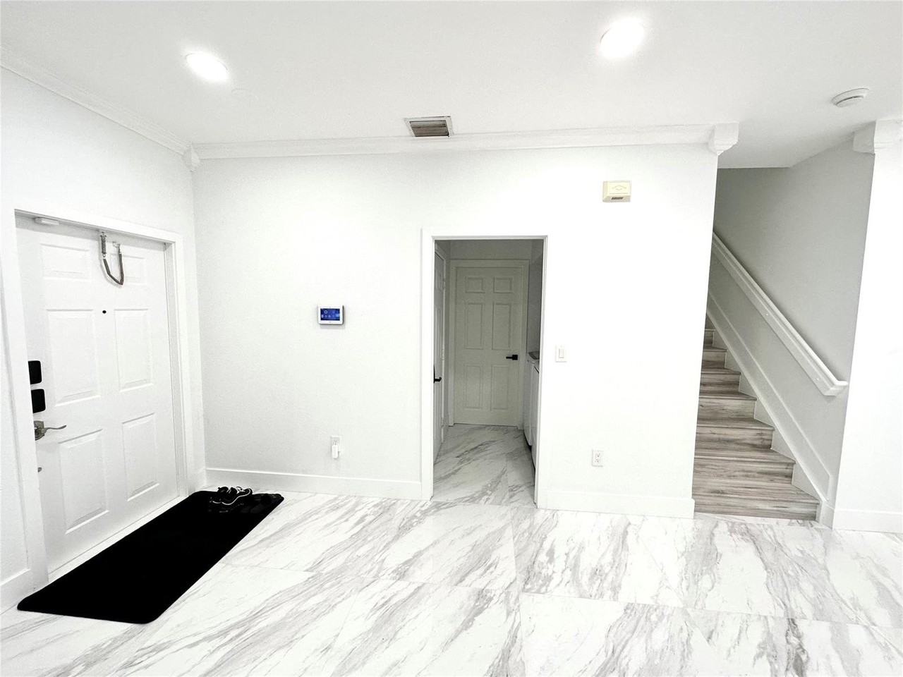 721 Nw 170th Ter - Photo 2 of 8