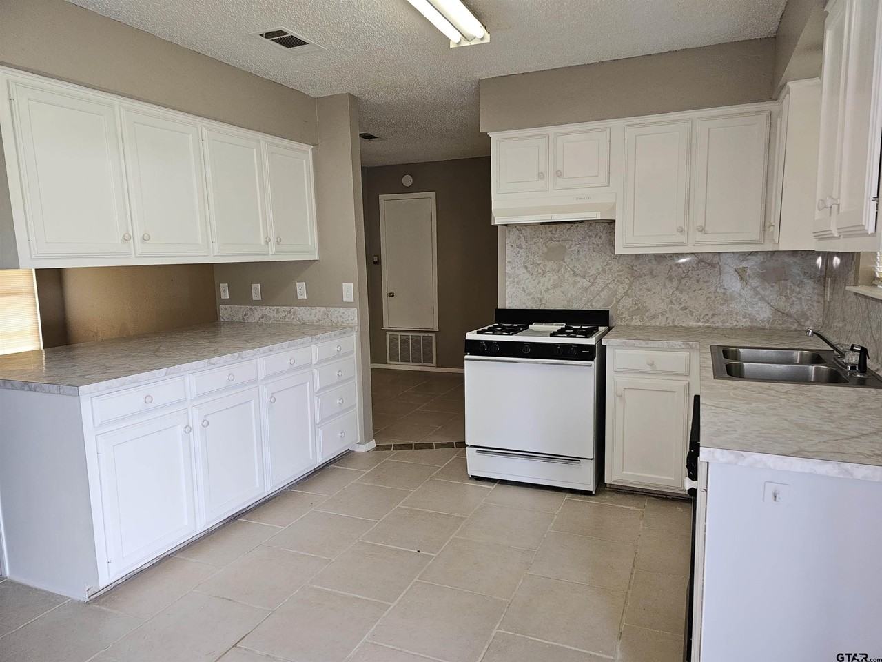 2940 Fm 3384 - Photo 3 of 14