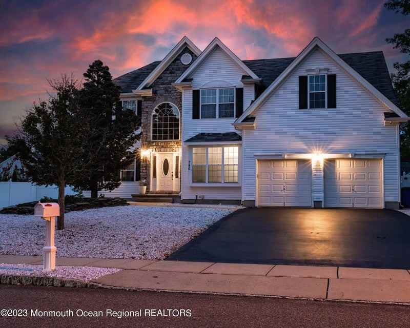 740 Hill St - Photo 2 of 50