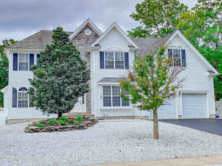 740 Hill St - Photo 3 of 50