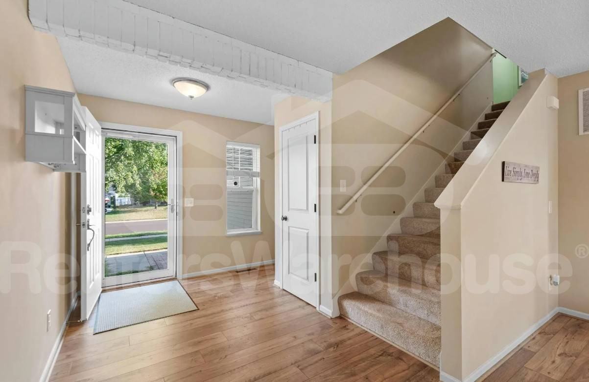 251 Ardennes Ave W - Photo 2 of 10