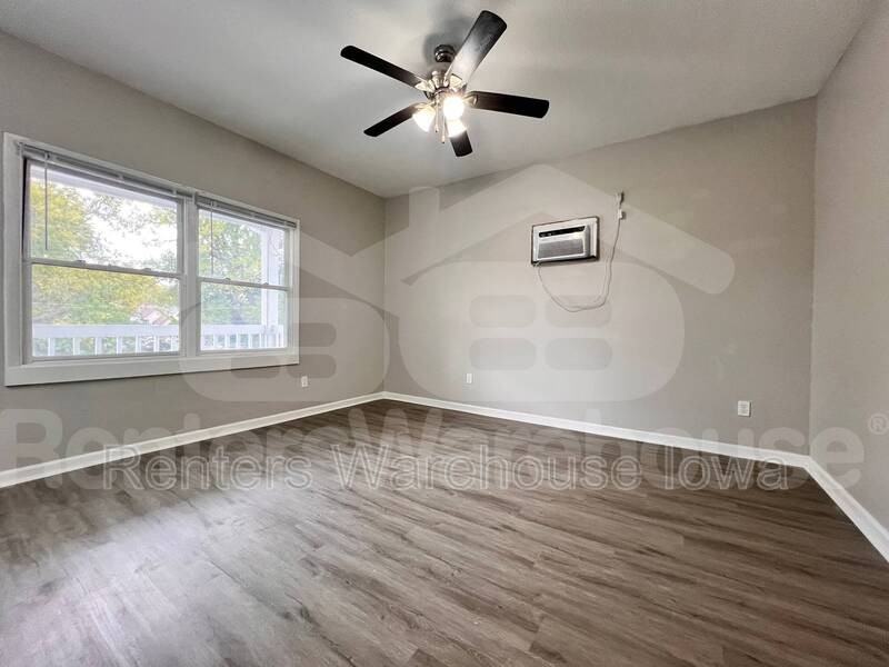 1314 22nd St #8 - Photo 3 of 9