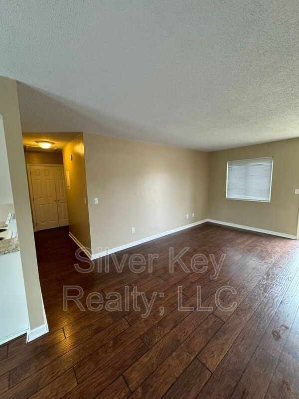 113 S Victoria Rd #B6 - Photo 3 of 8