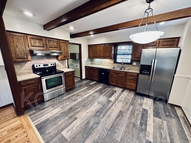 8747 Stearns Ave - Photo 2 of 43