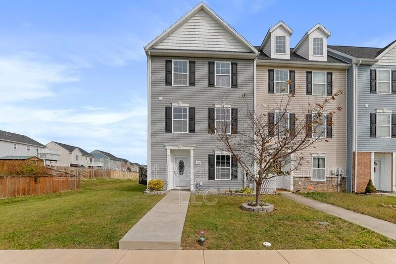 38 Envy Ct - Photo 2 of 43