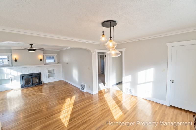 1627 E 11th Ave - Photo 3 of 18