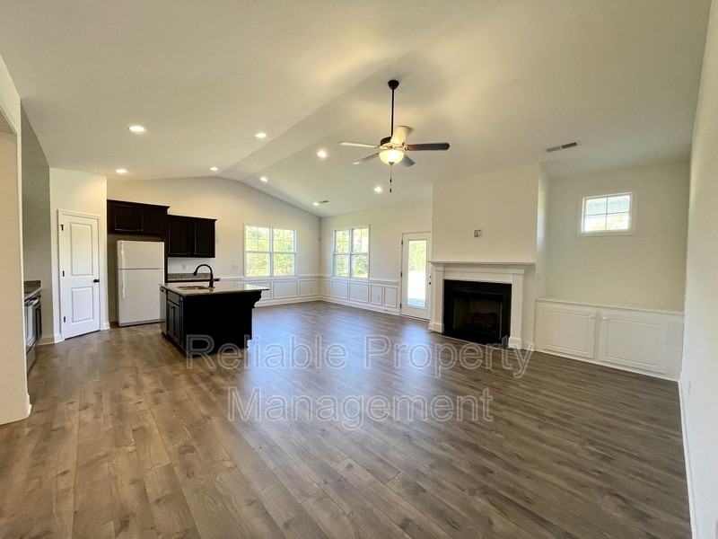 216 Damsel St - Photo 2 of 15