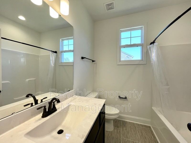 216 Damsel St - Photo 6 of 15