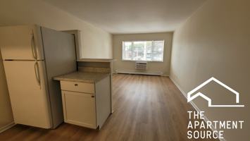 featured image of 1039 College Ave #10W