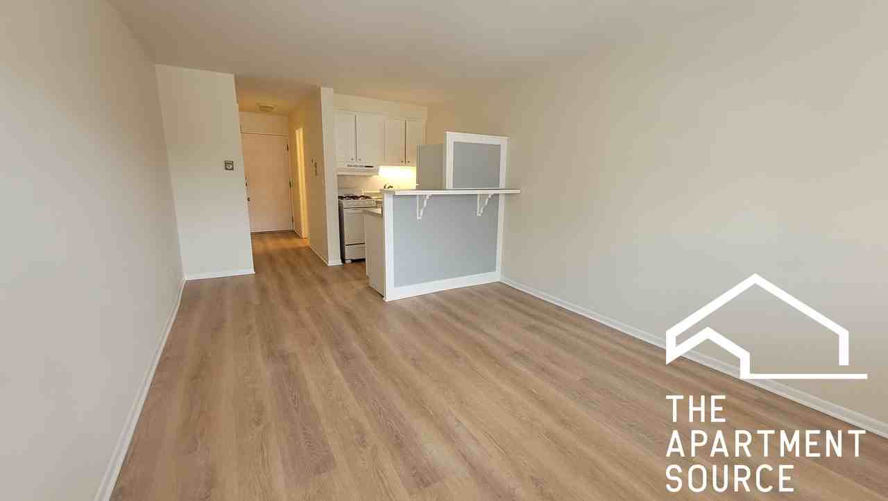 1039 College Ave #10W - Photo 2 of 11