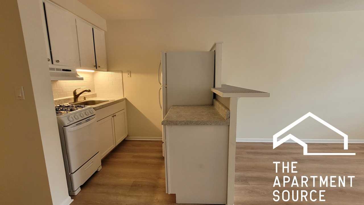 1039 College Ave #10W - Photo 3 of 11
