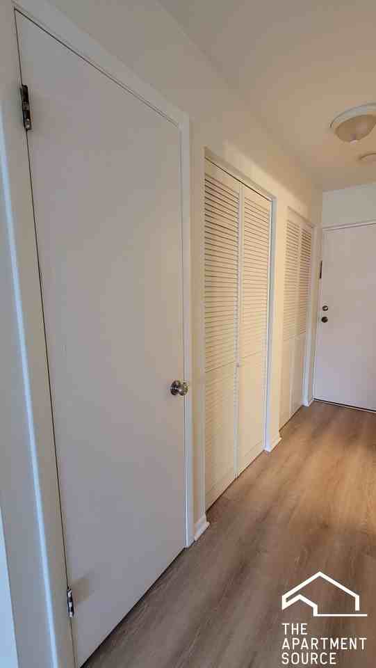 1039 College Ave #10W - Photo 4 of 11
