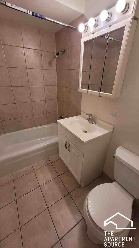 1039 College Ave #10W - Photo 5 of 11
