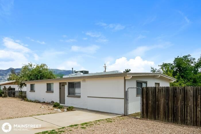 3232 E Stallion Ln - Photo 3 of 16