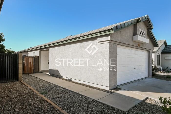 3061 W Salter Dr - Photo 2 of 15