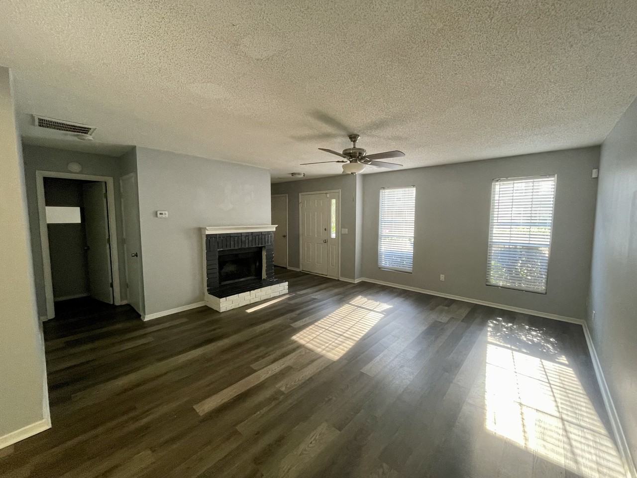 130 Belmonte Dr Sw #NA - Photo 2 of 11