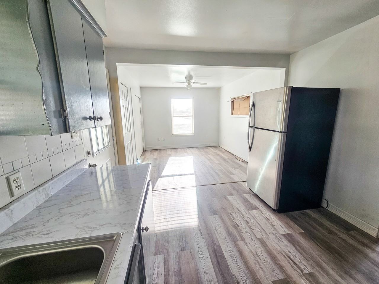 906 Broadway St #NA - Photo 3 of 9