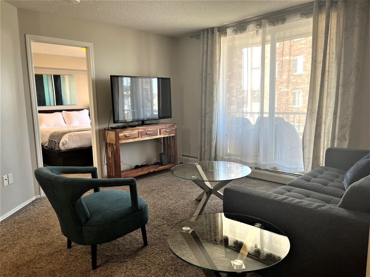 42 212 - Photo 2 of 18