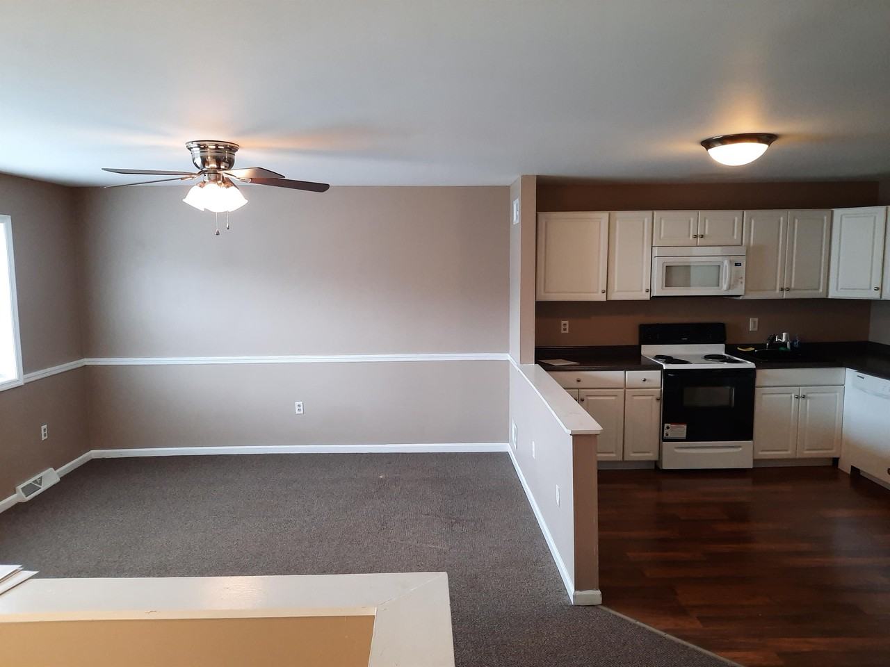 142 Pickwick Pl #1 - Photo 2 of 8