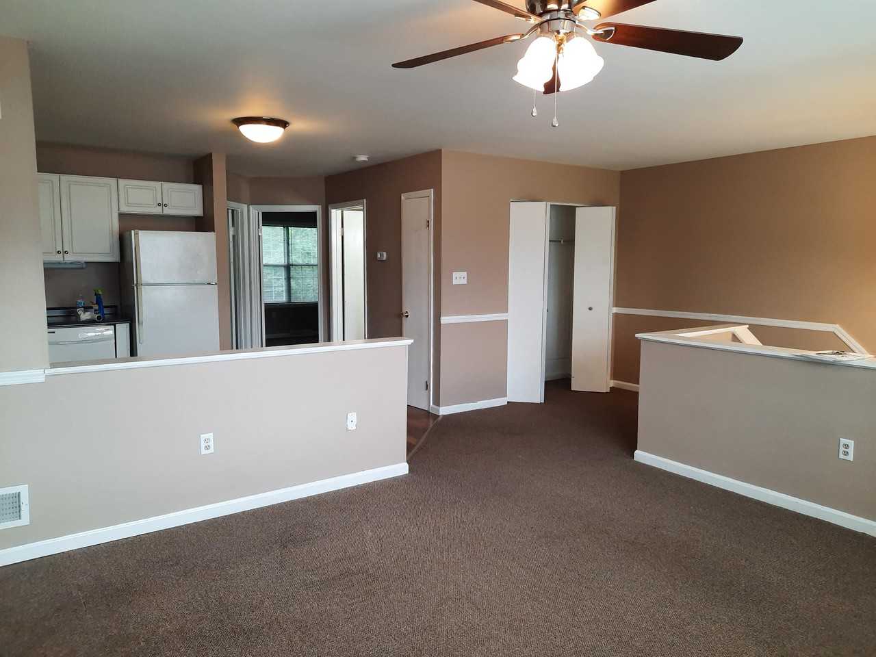 142 Pickwick Pl #1 - Photo 3 of 8