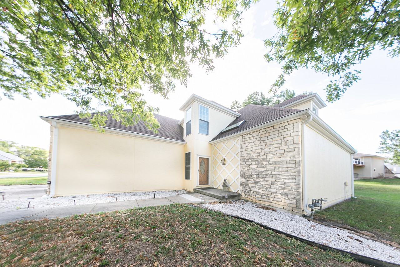 618 Chaucer Ln #1 - Photo 2 of 21