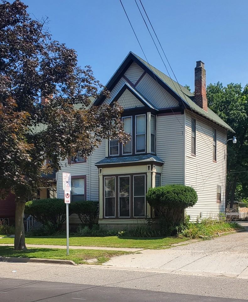 715 S Rose St #3 - Photo 2 of 2